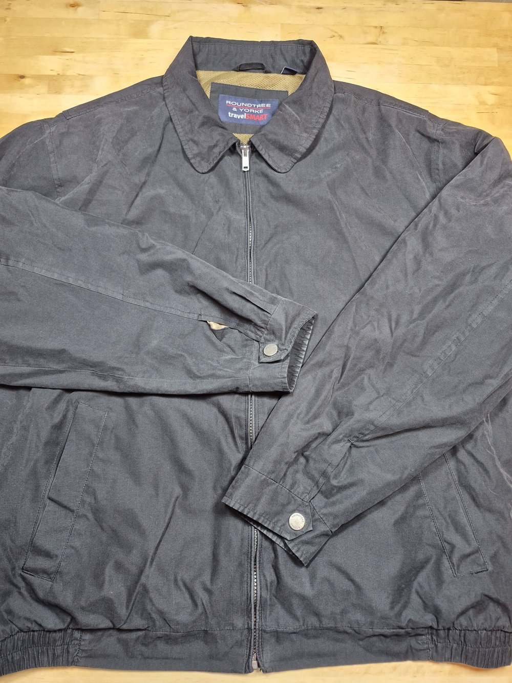 Roundtree & Yorke Men's Black Zip Front Travel Jacket